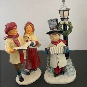 Christmas Caroler Figurine Set of 2 Hone Decor